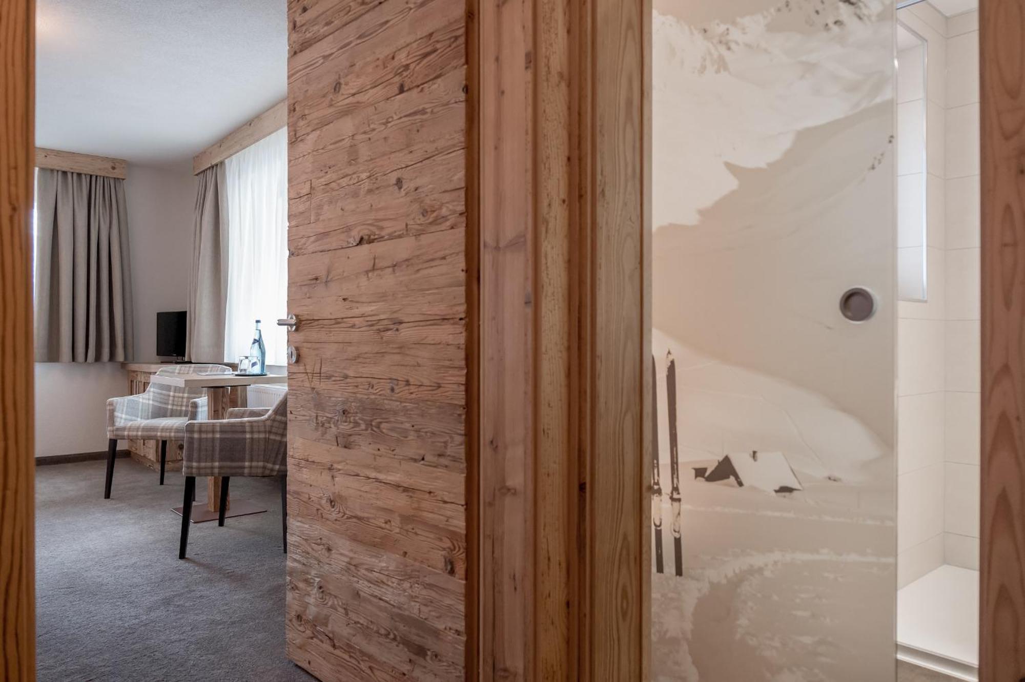 Burghotel Alpengluehn Обергургл Екстериор снимка