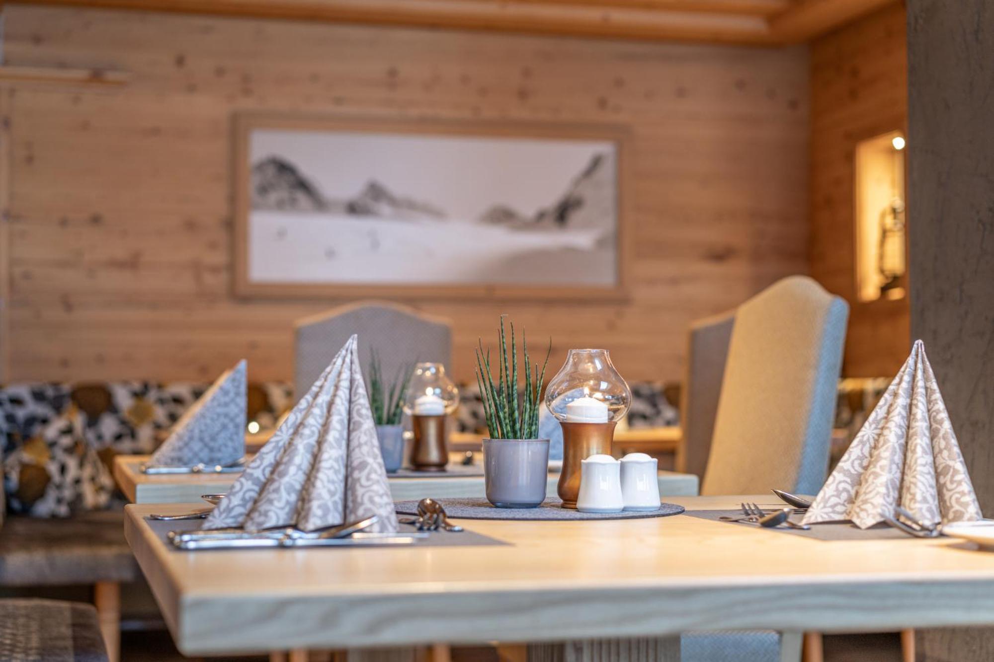 Burghotel Alpengluehn Обергургл Екстериор снимка
