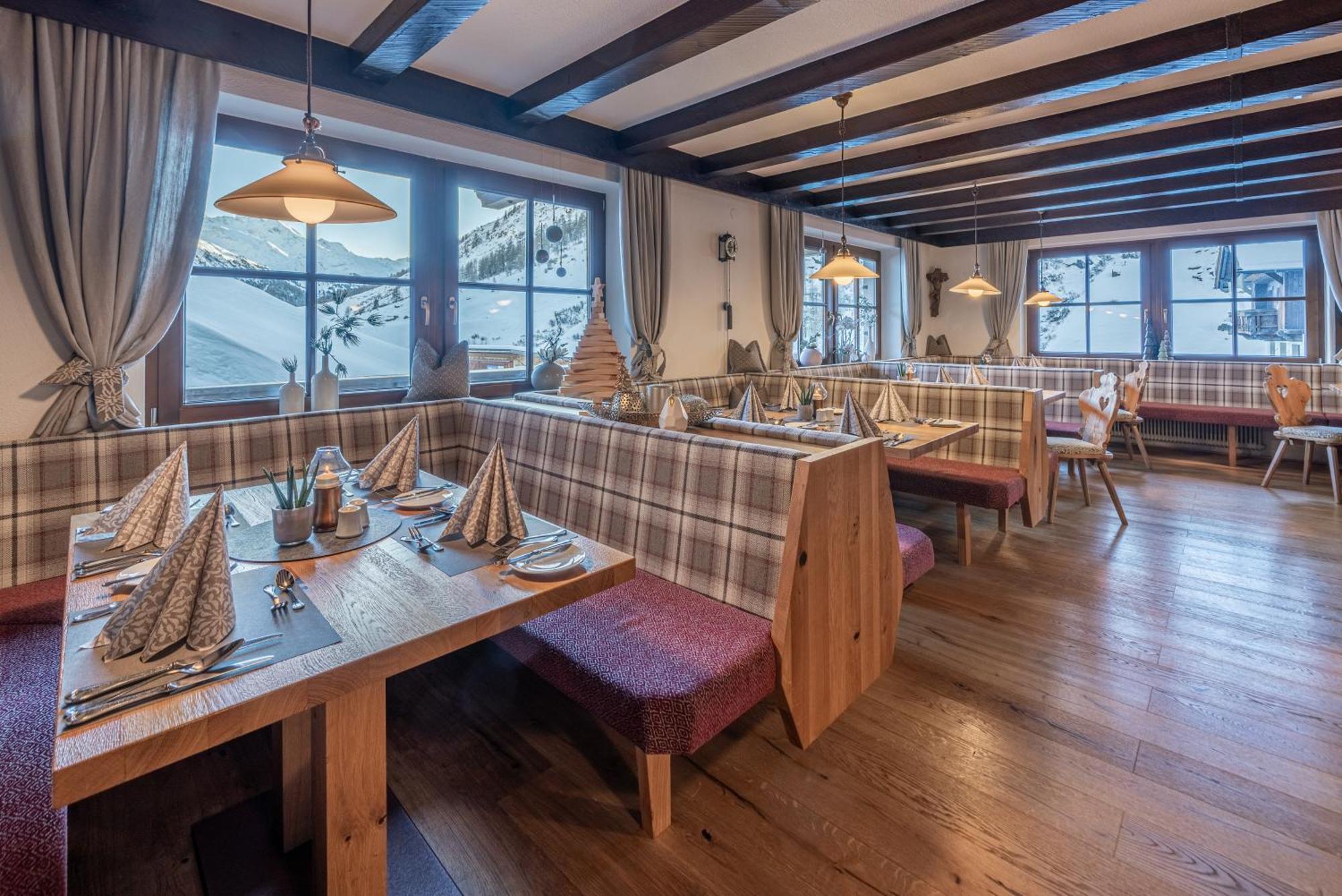 Burghotel Alpengluehn Обергургл Екстериор снимка