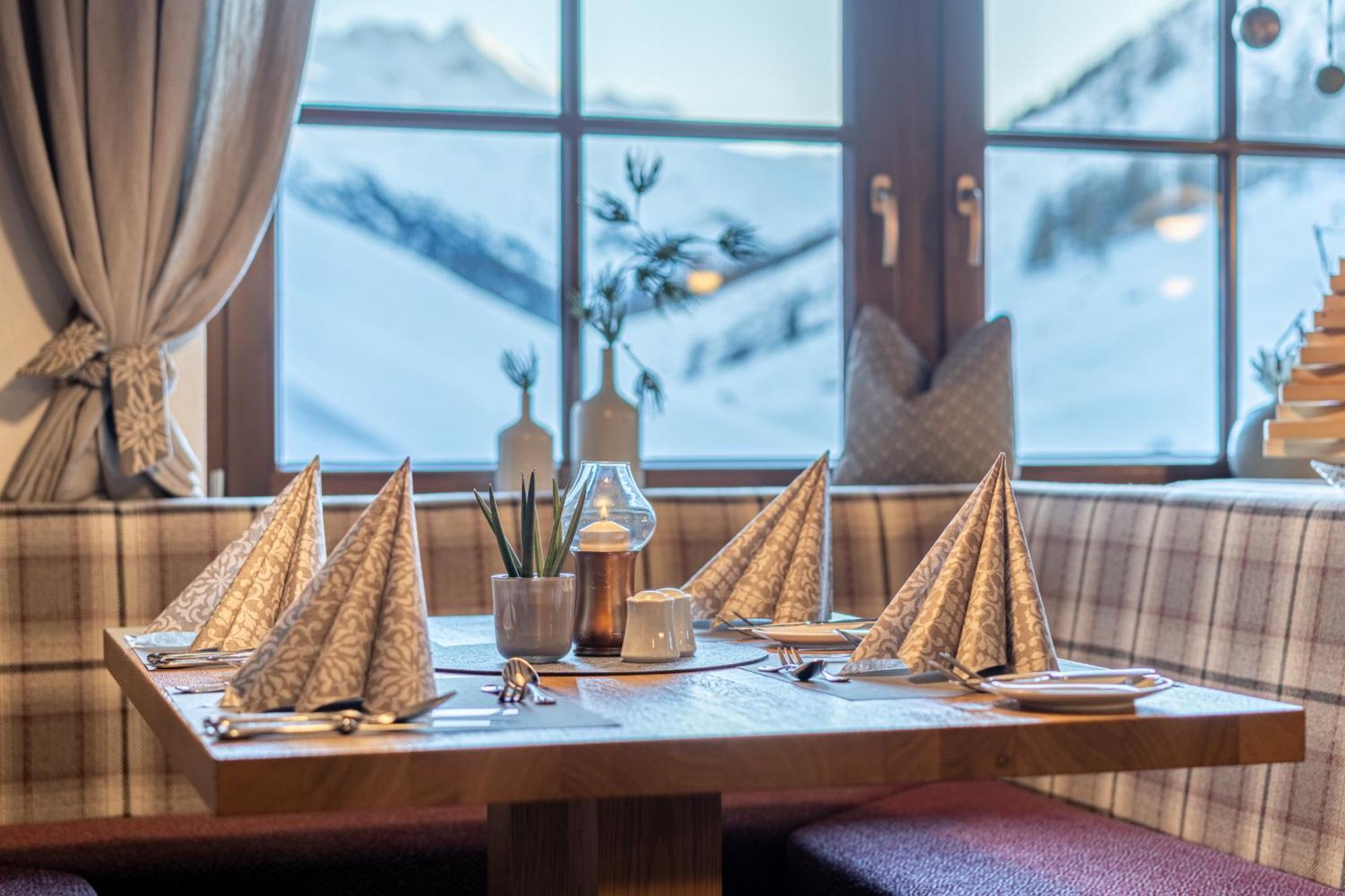 Burghotel Alpengluehn Обергургл Екстериор снимка