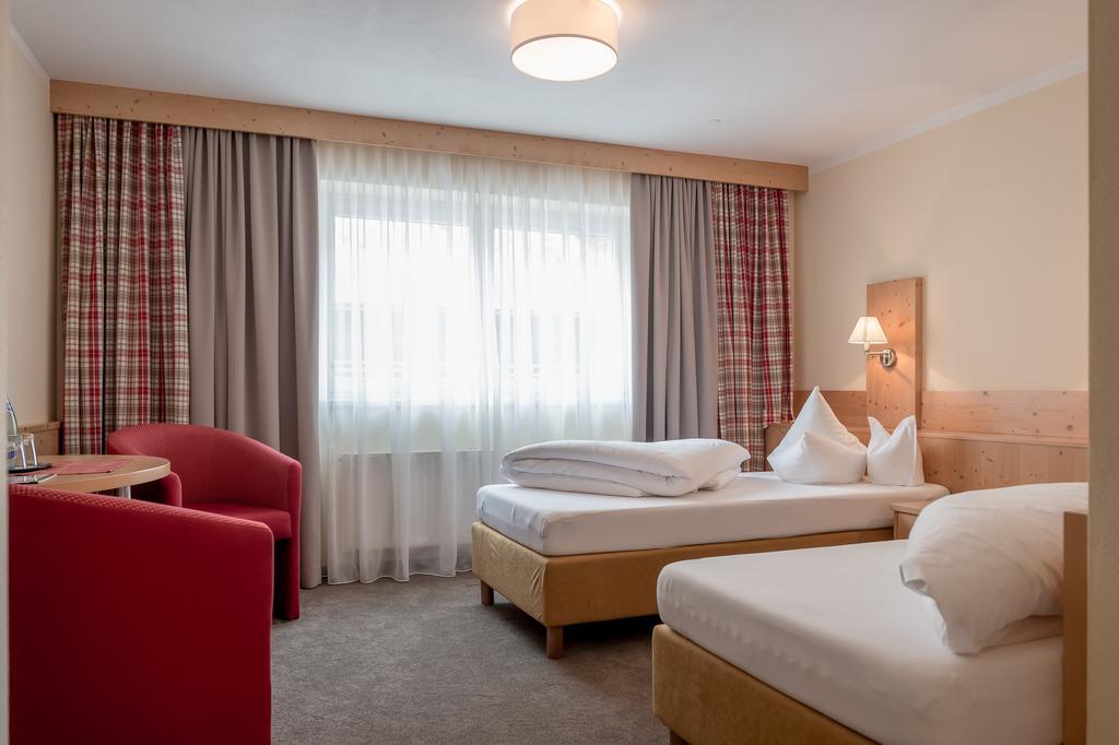 Burghotel Alpengluehn Обергургл Екстериор снимка