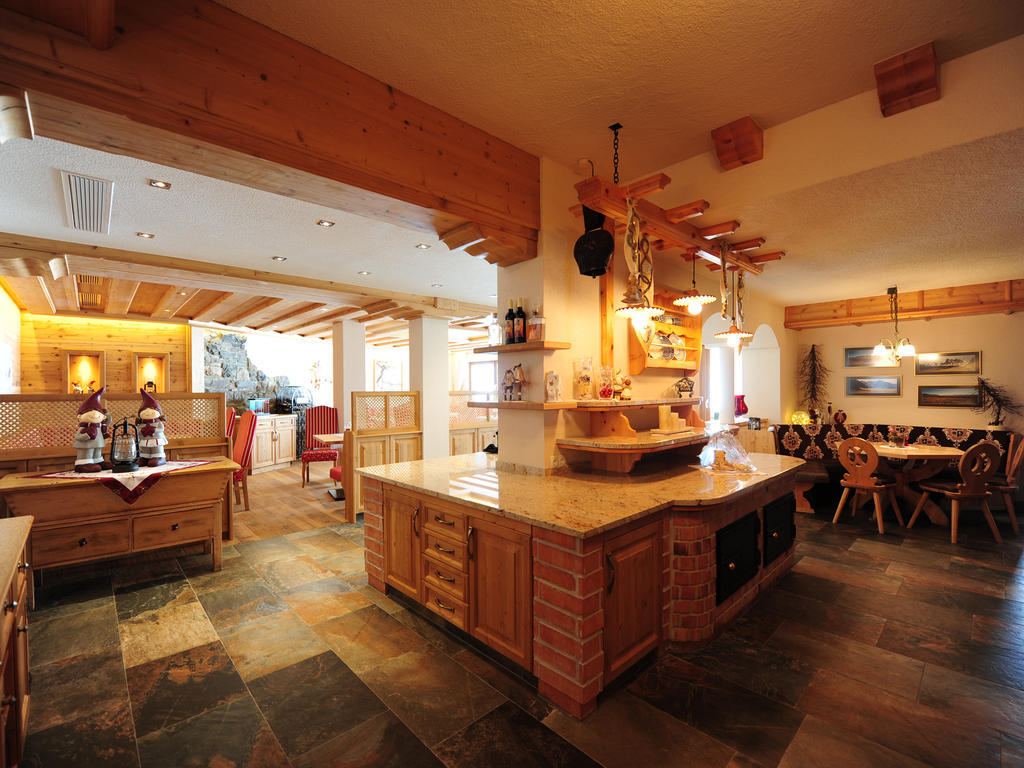 Burghotel Alpengluehn Обергургл Екстериор снимка